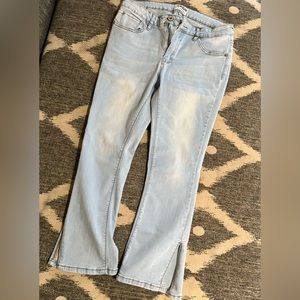 Size 30 Umgee capri length split bottom jeans